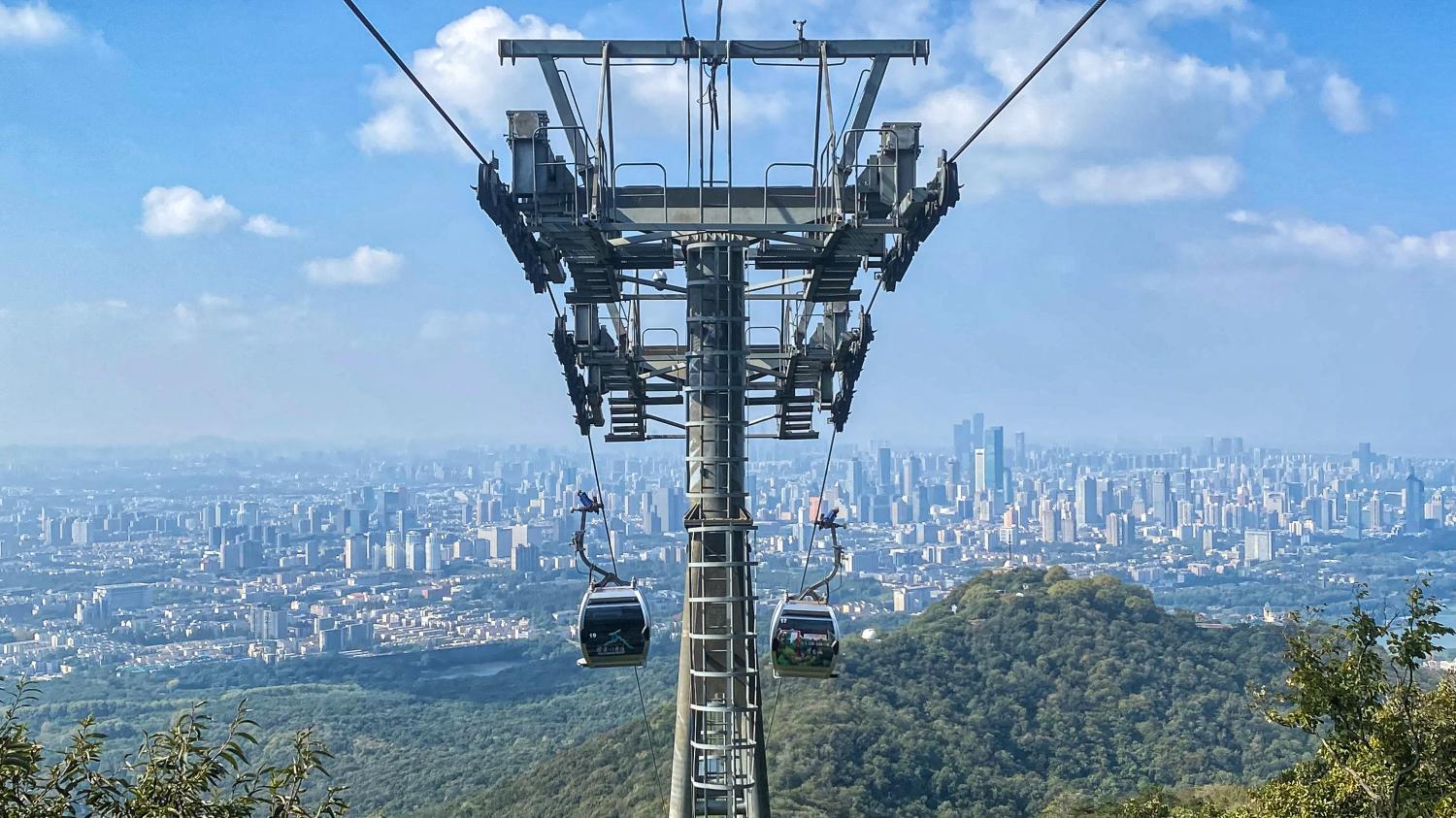 紫金山脱挂索道+张勇+南京金旅索道旅游开发有限公司+碧水蓝天城市显，龙盘虎踞索道现+长度：2150米，高差：320米(1).jpg